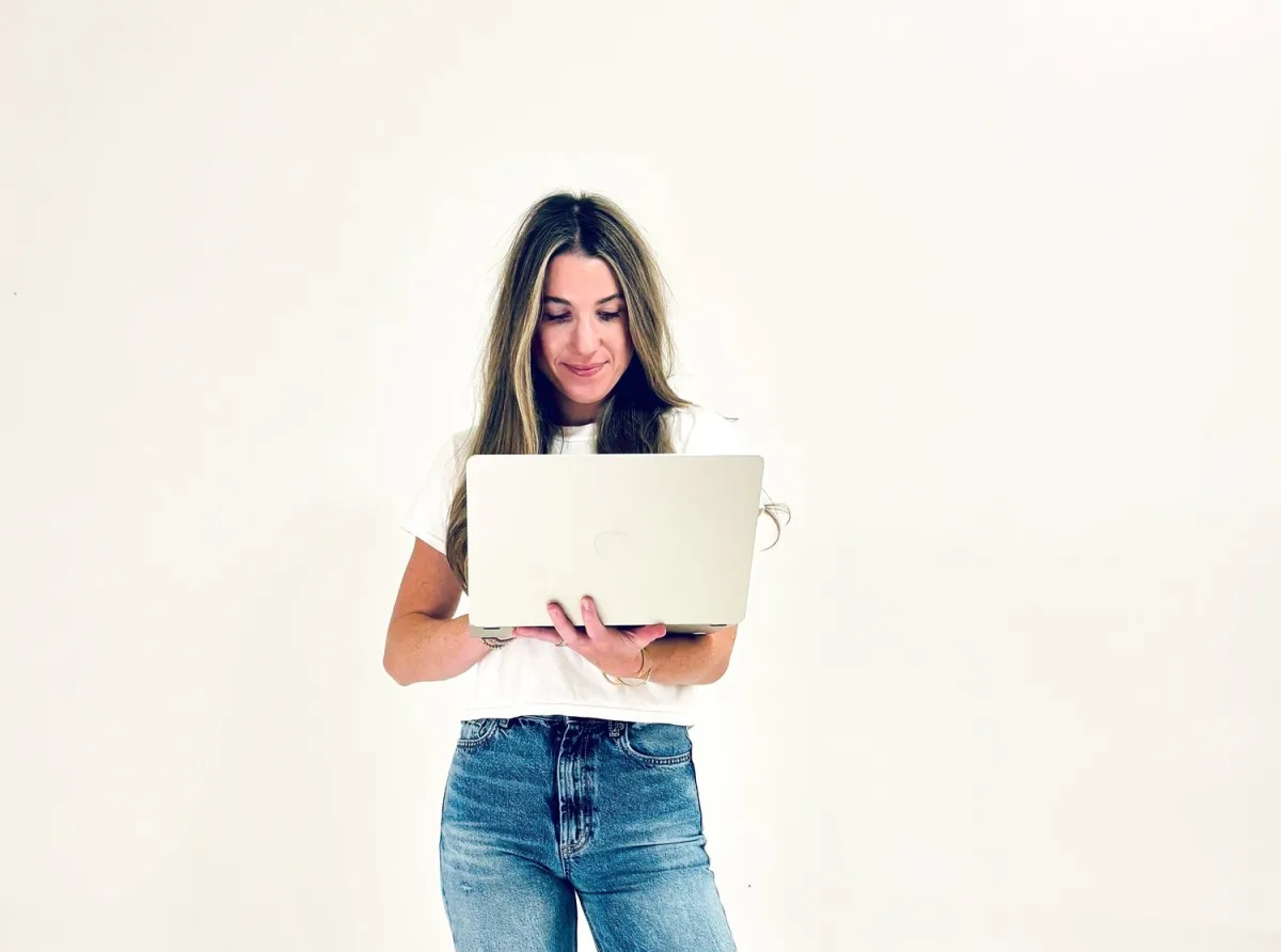 Jaida Bates shaping creative work at her desk